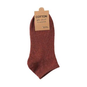 A brown solid - colored short - tube sock with a kraft paper tag, made of pure cotton, available in adult and child sizes, suitable for sports and daily use.